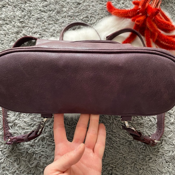 Roots Genuine Leather Backpack - Picture 7 of 10